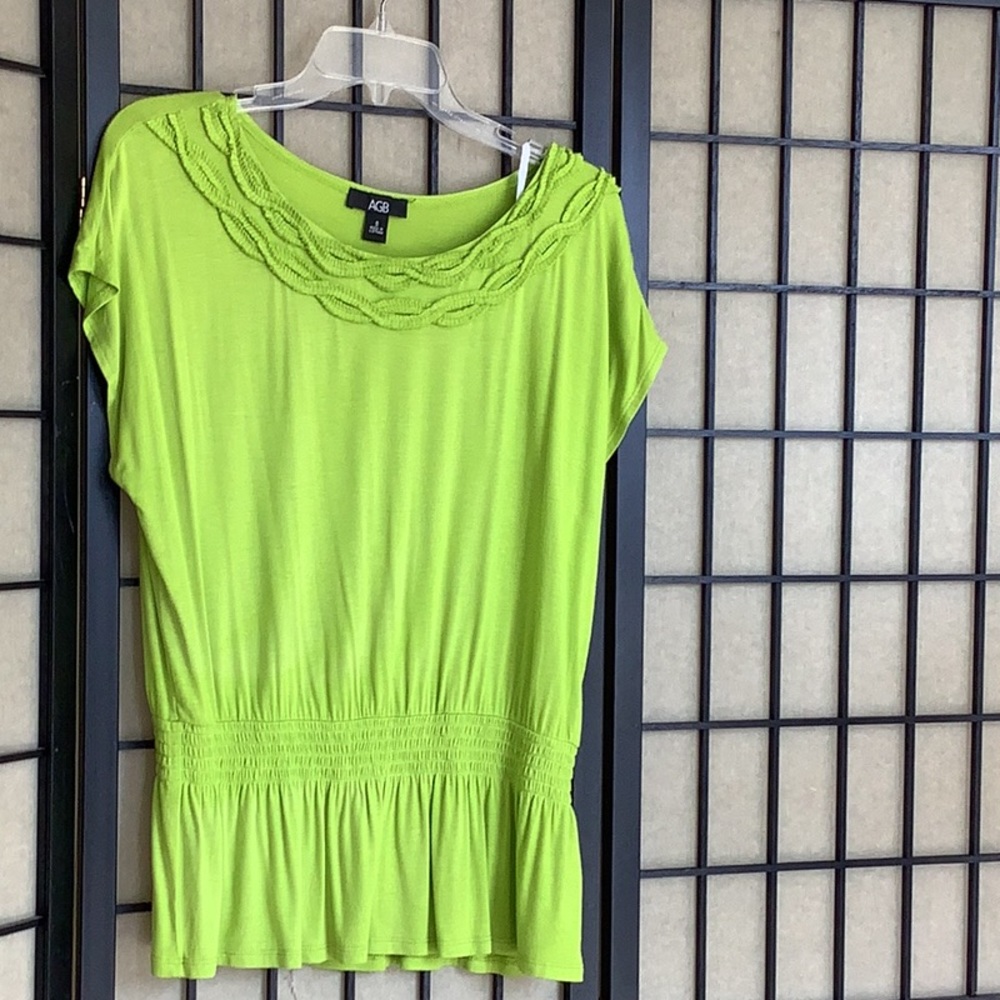 AGB top size small.